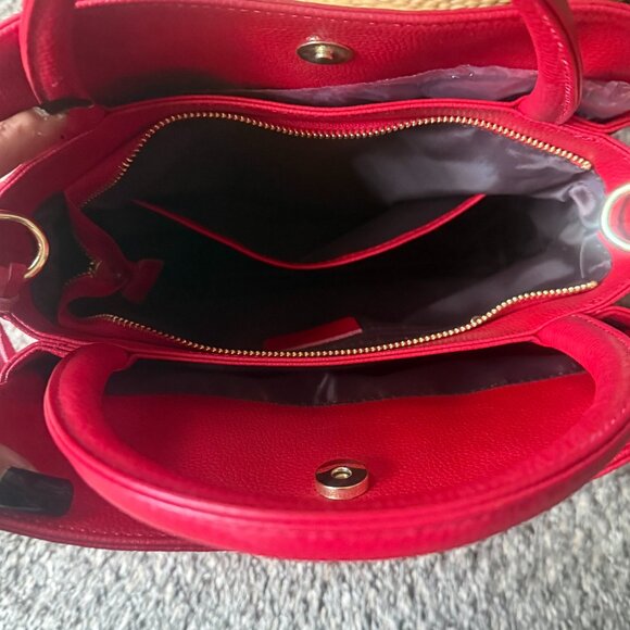 Ladies Elegant Flower Embossed Handbag - Picture 5 of 7